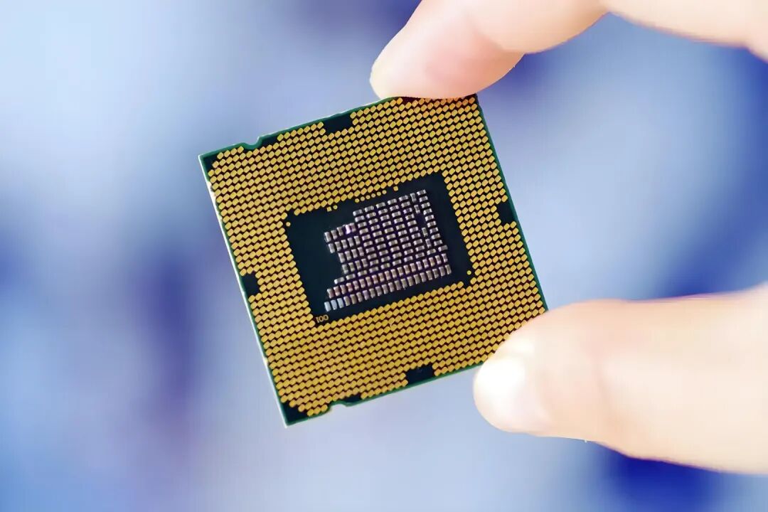 中国芯片出口暴增72.6%！下一步该怎么走？